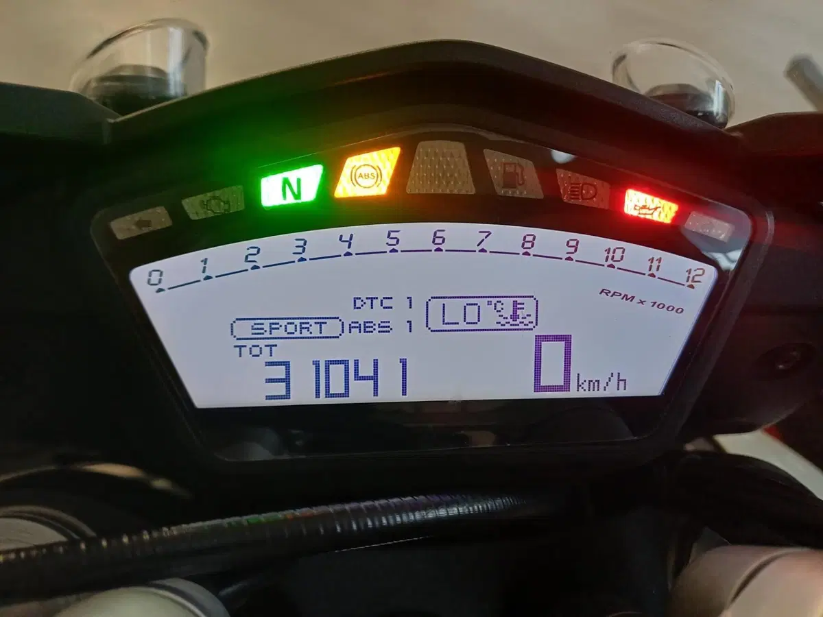 Ducati Hyperstrada 821 (2013 - 15) (5)