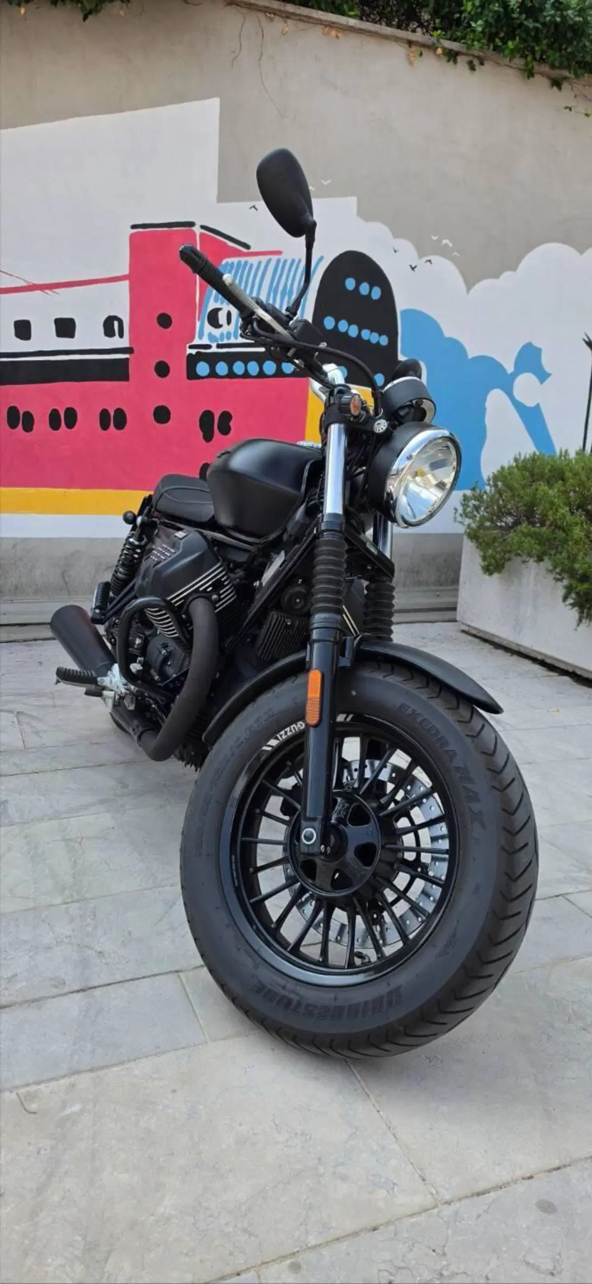Moto Guzzi V9 Bobber (2016 - 18) (2)