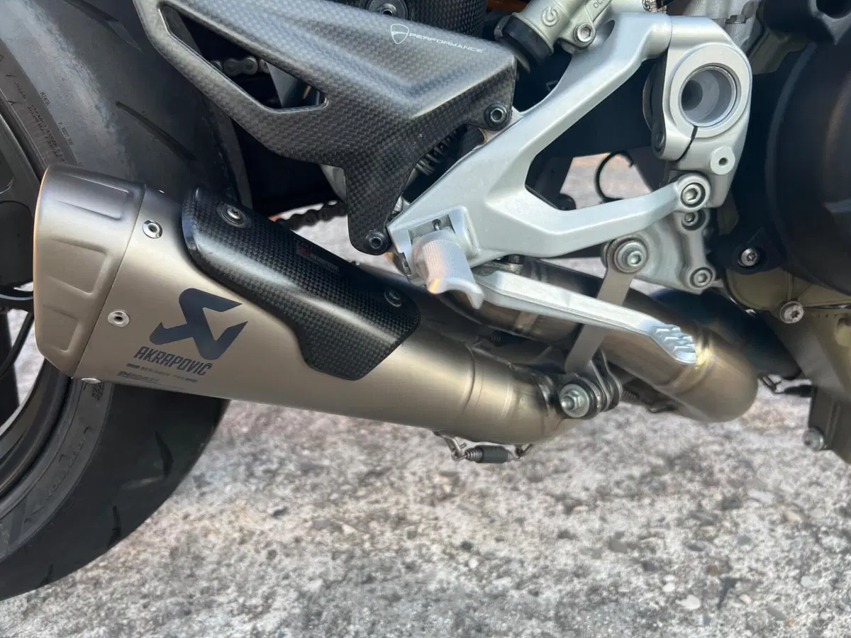 Ducati Streetfighter V4 1100 S (2020) (17)