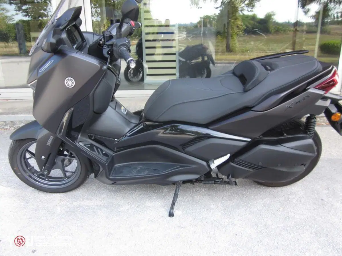 Yamaha X-Max 300 Tech Max (2025 - 26) (3)
