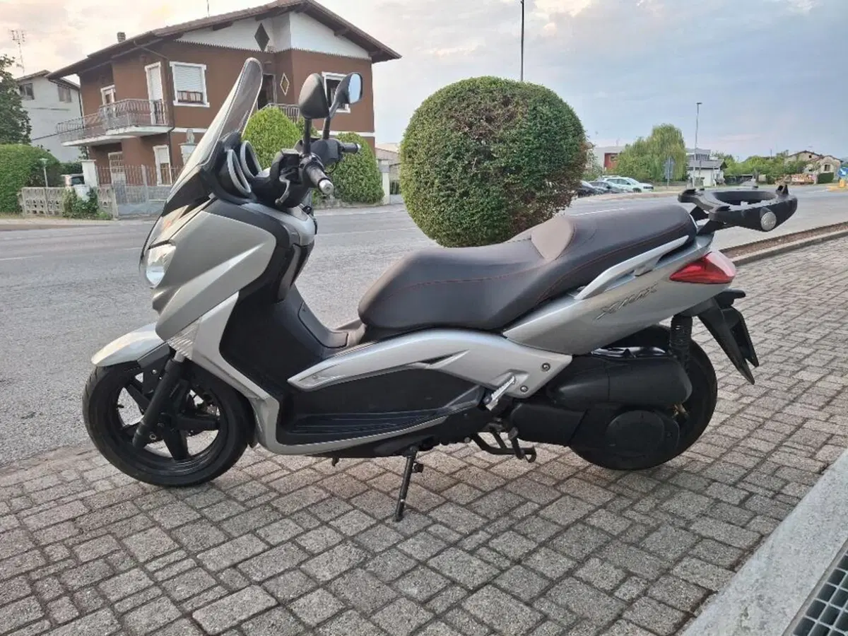Yamaha X-Max 250 (2010 - 13) (4)