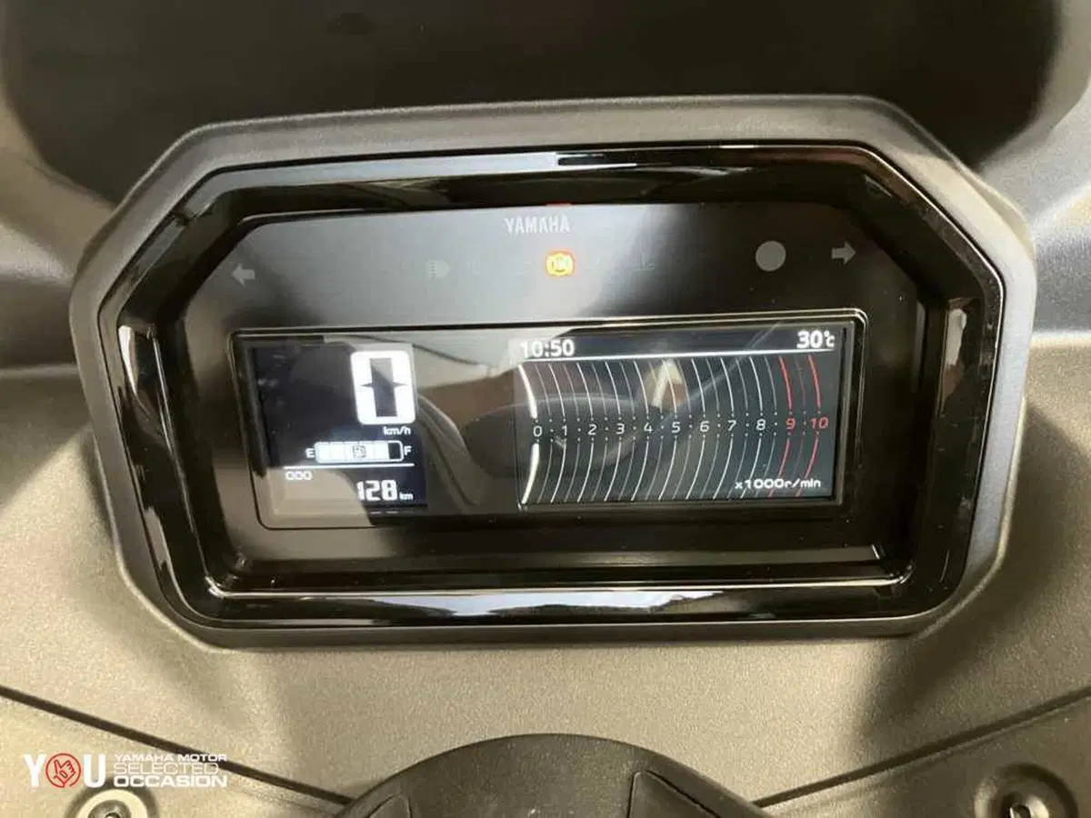 Yamaha X-Max 300 Tech Max (2025 - 26) (2)