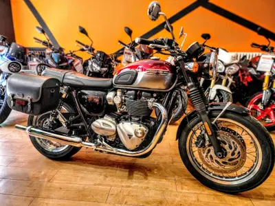 Triumph Bonneville T120 (2021 - 25) usata
