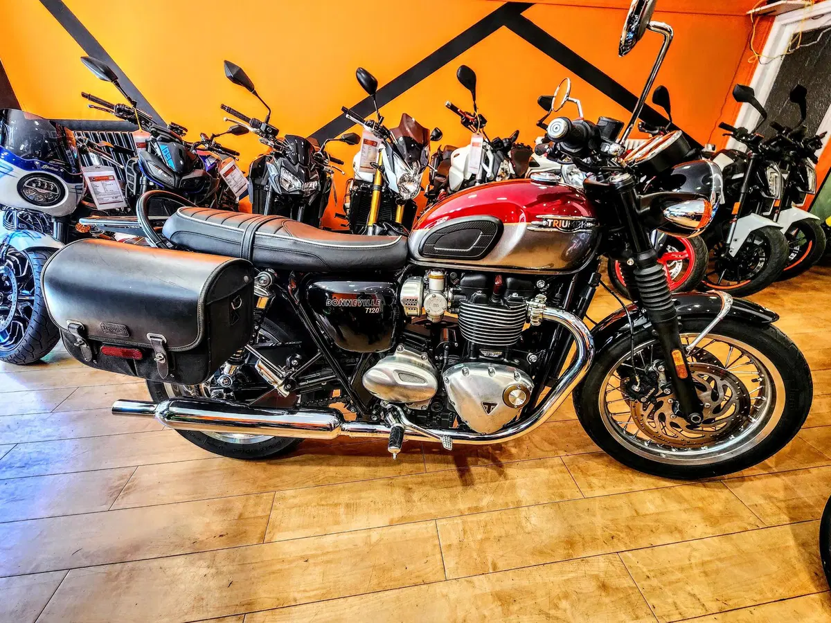Triumph Bonneville T120 (2021 - 25) (2)