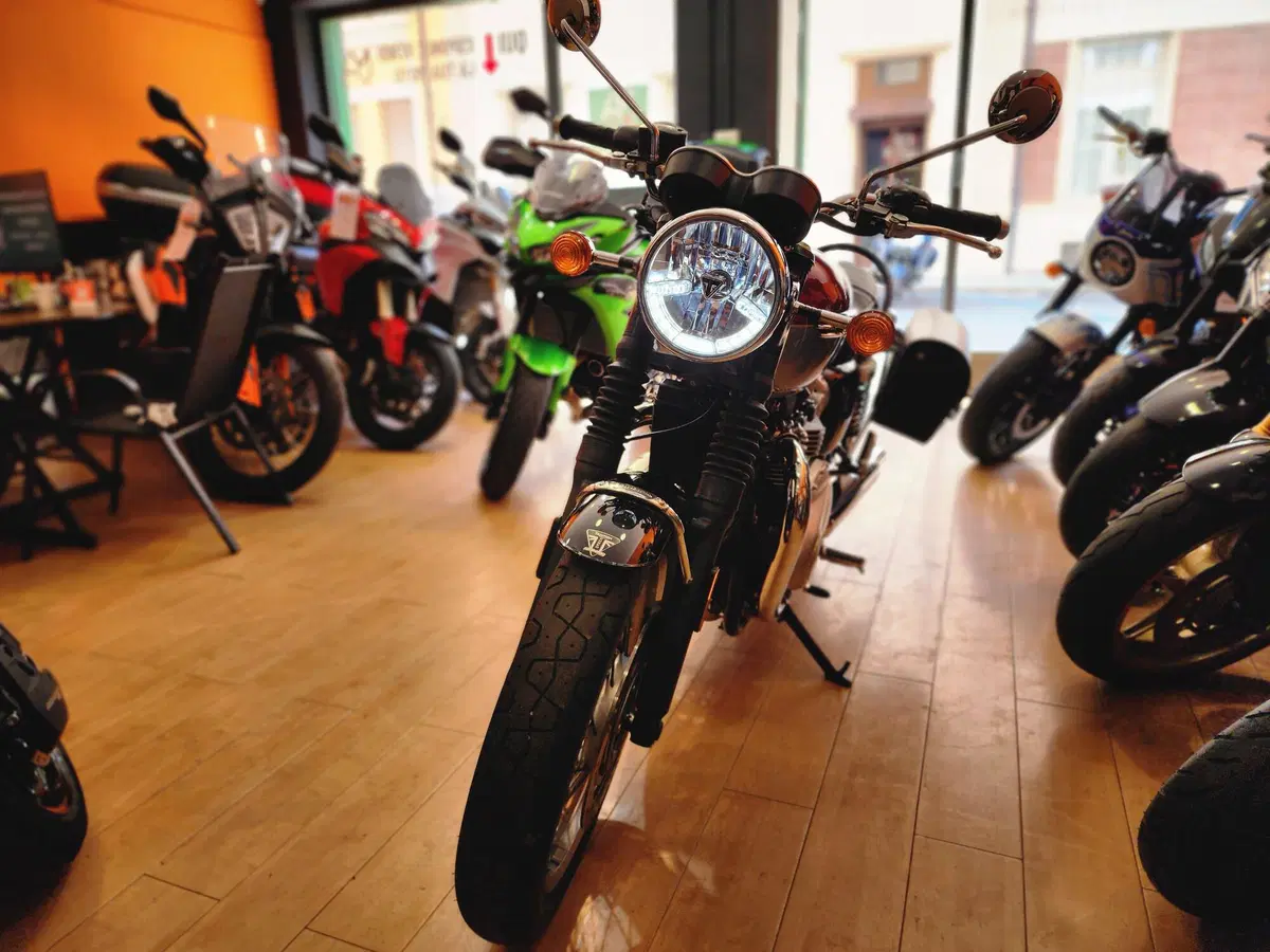 Triumph Bonneville T120 (2021 - 25) (4)