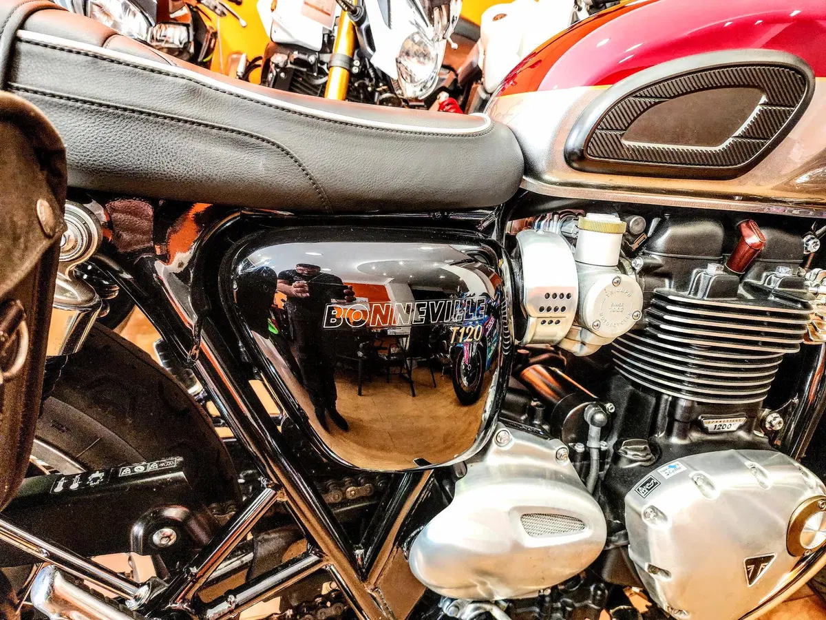 Triumph Bonneville T120 (2021 - 25) (10)