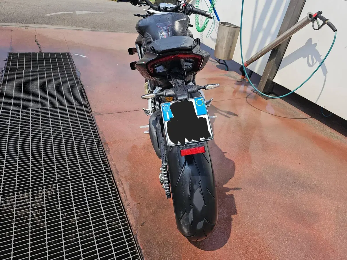 Ducati Streetfighter V4 1100 S (2021 - 22) (7)