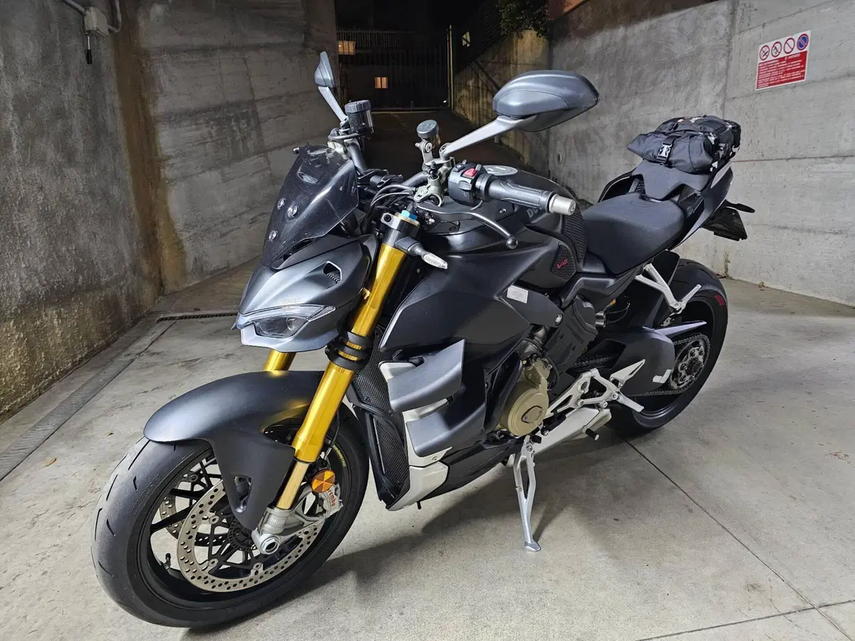 Ducati Streetfighter V4 1100 S (2021 - 22) (9)