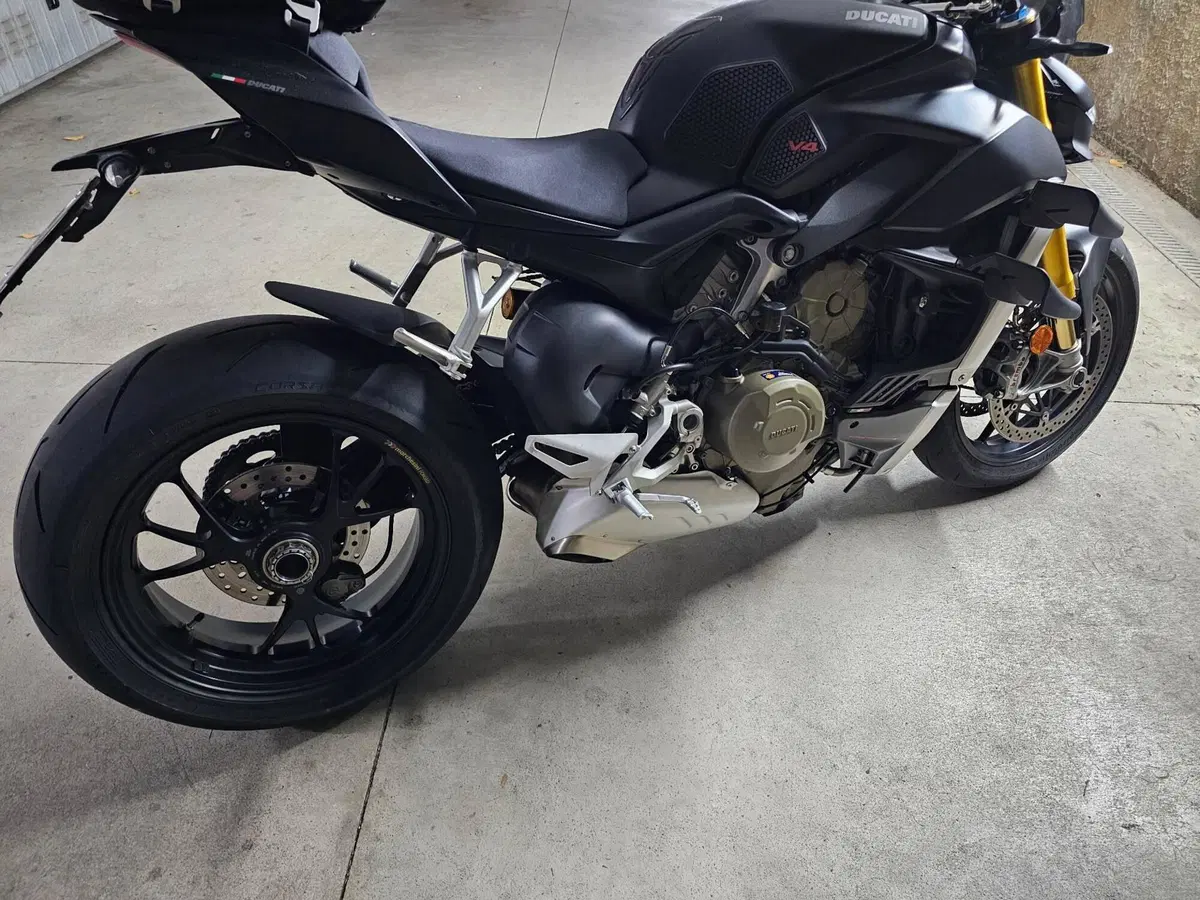 Ducati Streetfighter V4 1100 S (2021 - 22) (13)