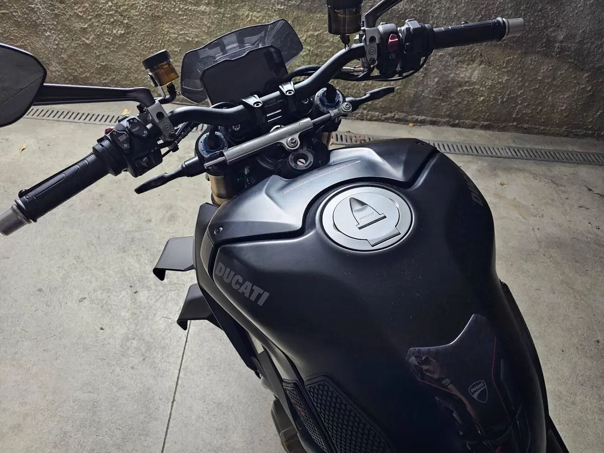 Ducati Streetfighter V4 1100 S (2021 - 22) (14)