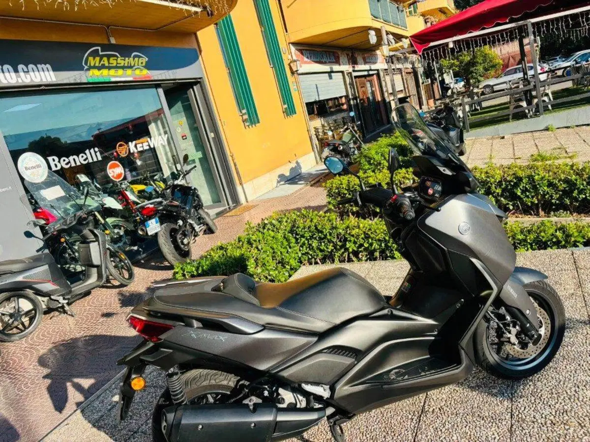 Yamaha X-Max 300 (2021 - 24) (4)