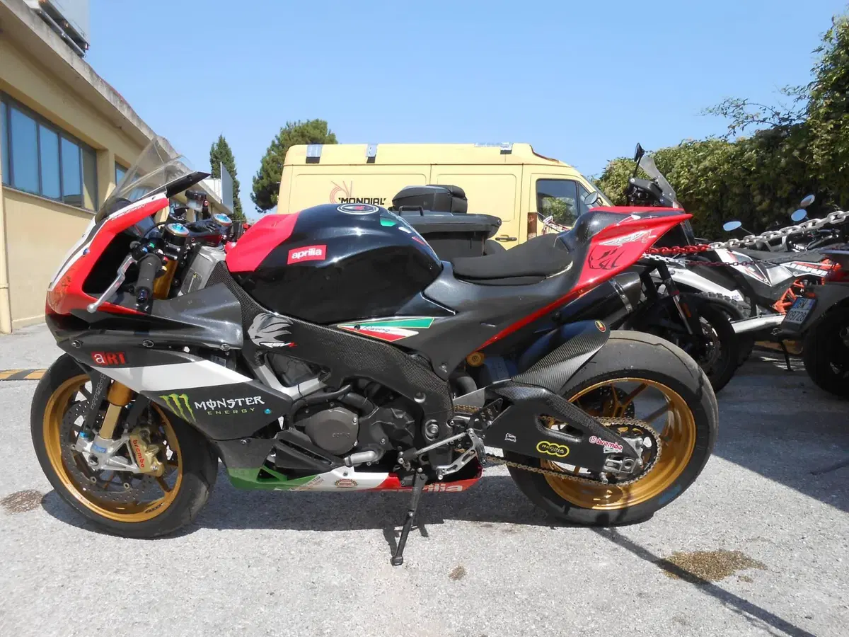 Aprilia RSV4 Factory APRC ABS (2011 - 15) (2)