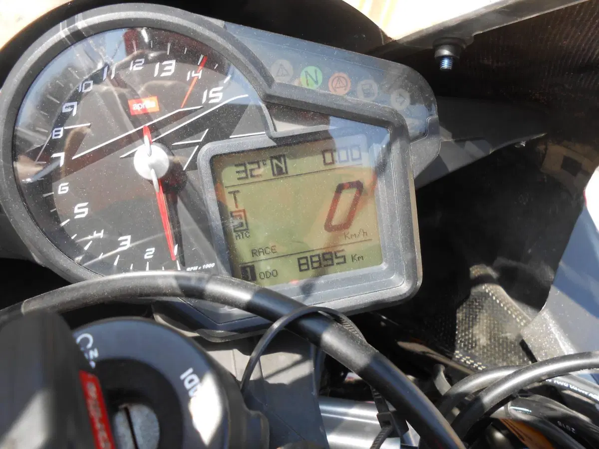 Aprilia RSV4 Factory APRC ABS (2011 - 15) (3)