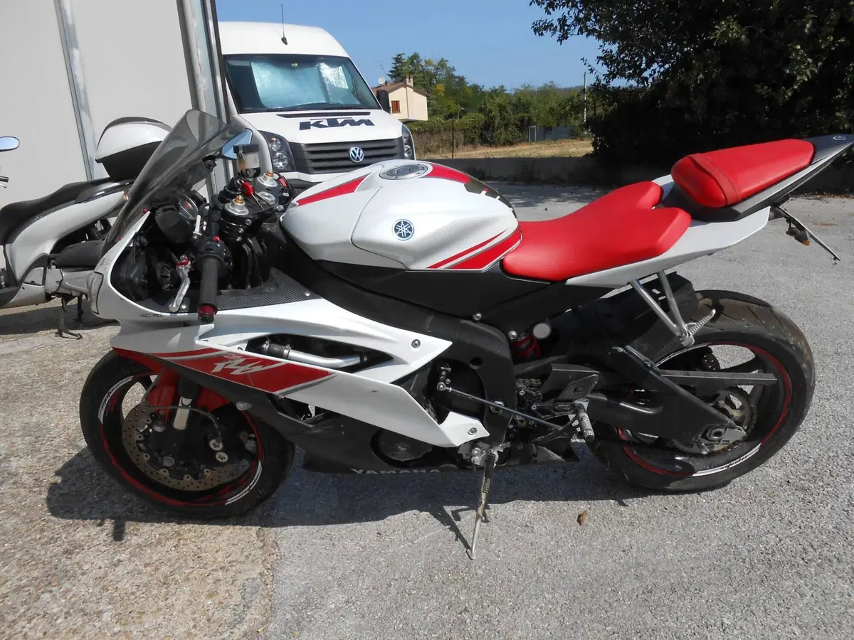 Yamaha YZF R6 (2010 - 16) (2)