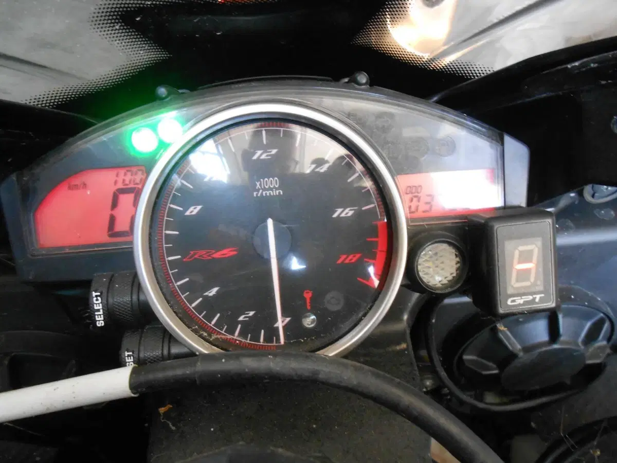 Yamaha YZF R6 (2010 - 16) (4)