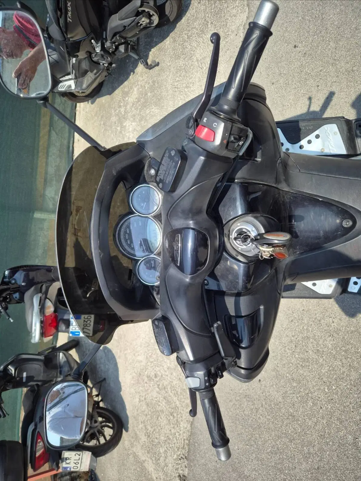 Yamaha T-Max 500 White Max (2010 - 11) (2)