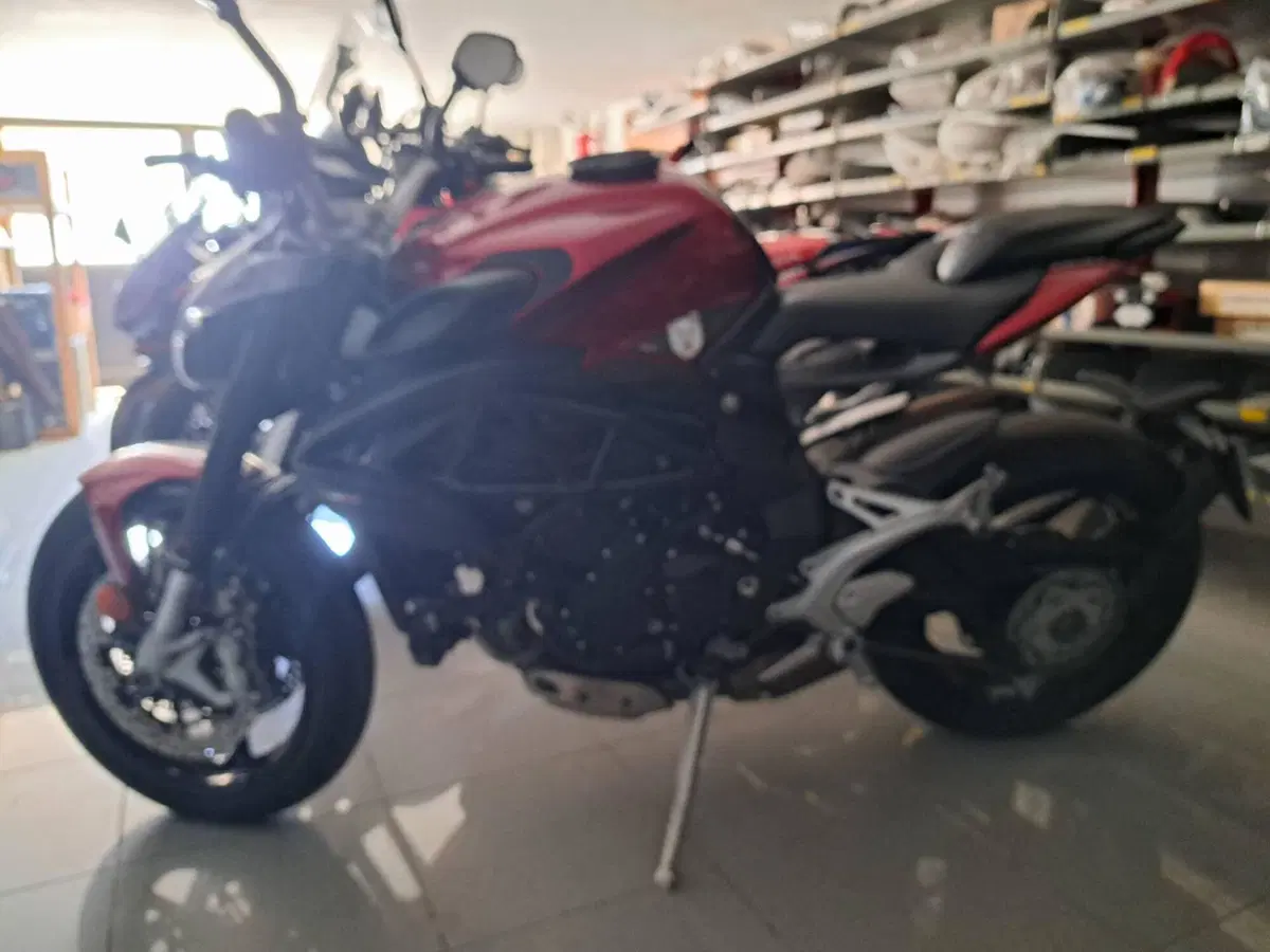 MV Agusta Brutale 800 (2020) (2)