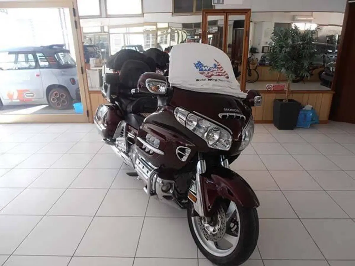 Honda GL 1800 Gold Wing (2007 - 11) (2)