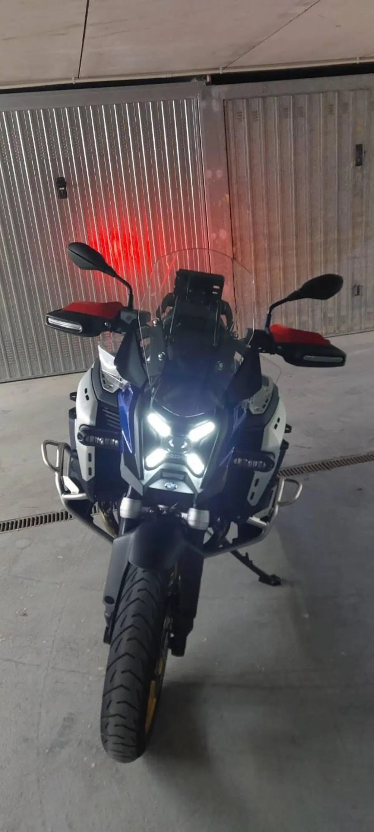 Bmw R 1300 GS Adventure Trophy (2025 - 26) (4)