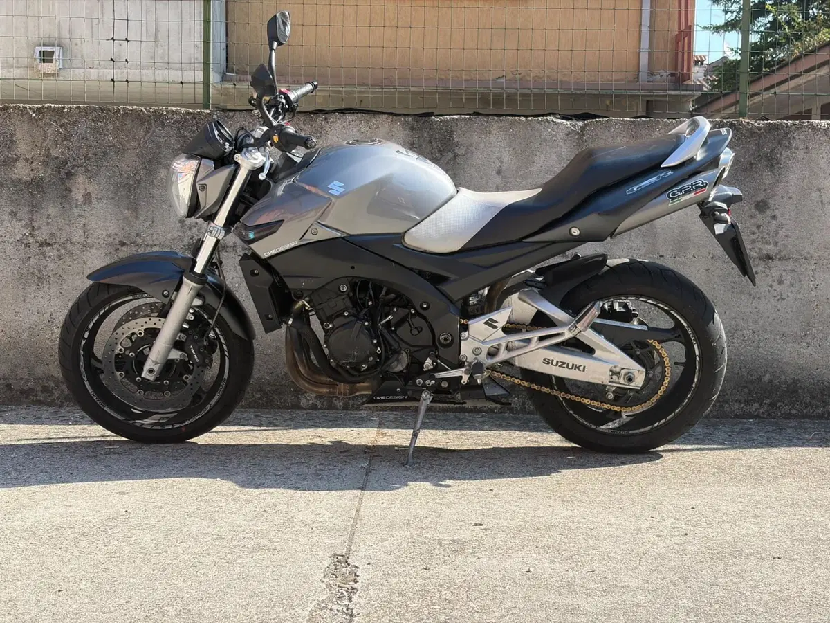 Suzuki GSR 600 (2006 - 11) (2)