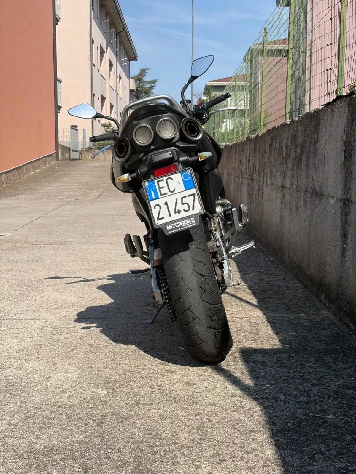 Suzuki GSR 600 (2006 - 11) (4)