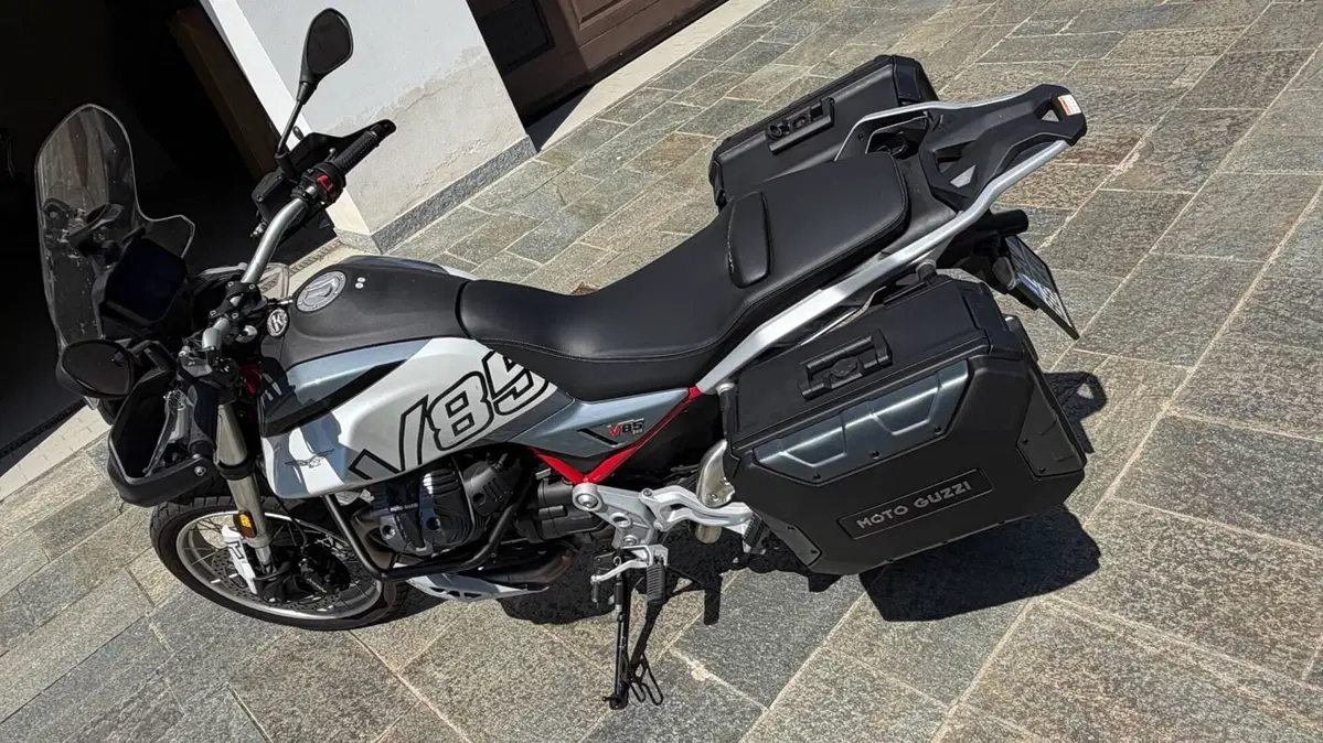 Moto Guzzi V85 TT (2024 - 26) (2)