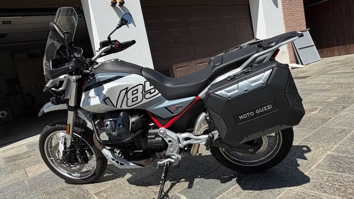 Moto Guzzi V85 TT (2024 - 26) (3)