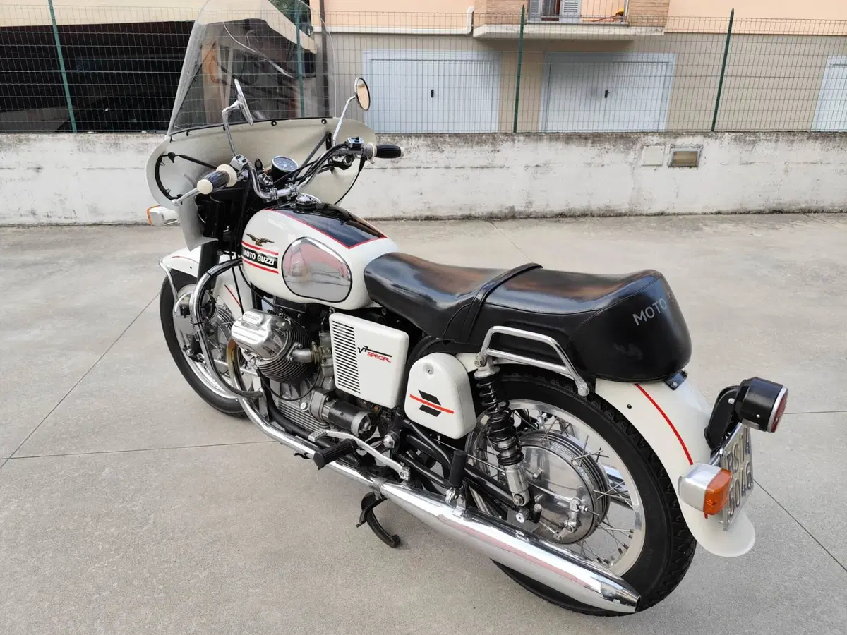 Moto Guzzi V7 Special 750 (2)