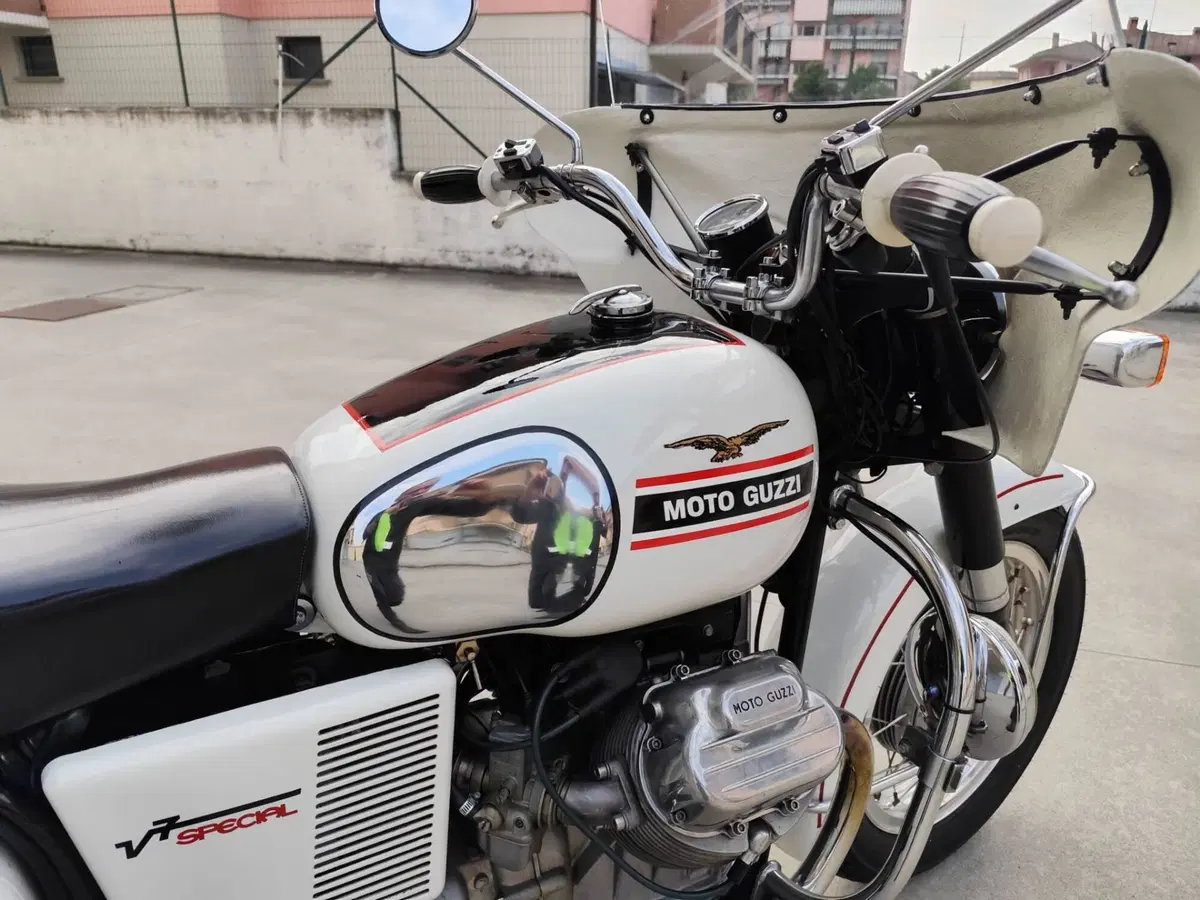 Moto Guzzi V7 Special 750 (3)