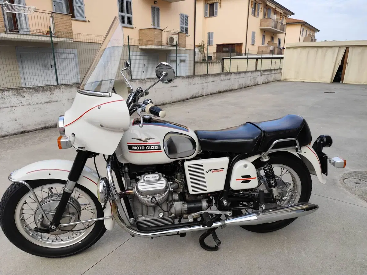Moto Guzzi V7 Special 750 (8)