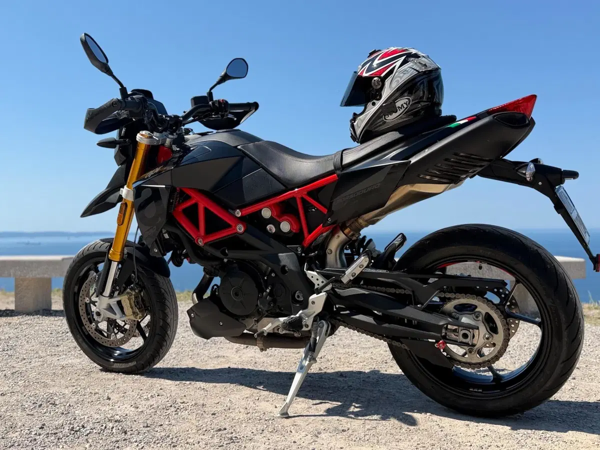Aprilia Dorsoduro 900 (2017 - 20) (3)