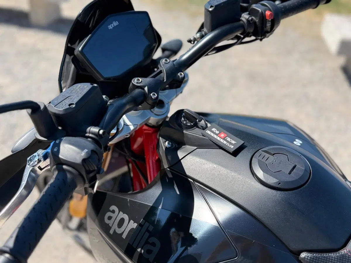 Aprilia Dorsoduro 900 (2017 - 20) (6)