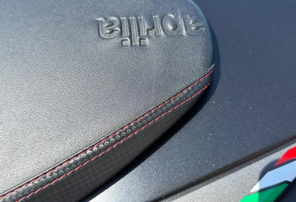 Aprilia Dorsoduro 900 (2017 - 20) (8)