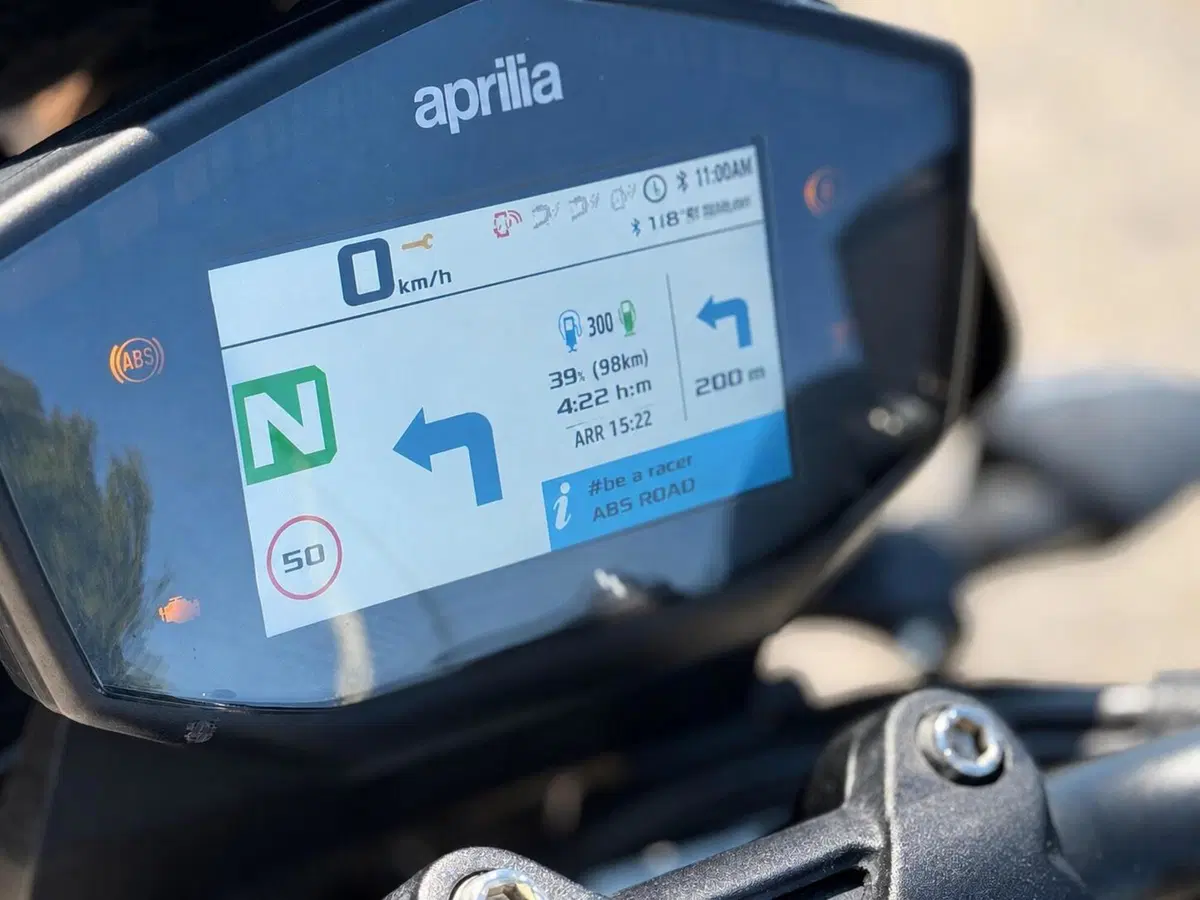Aprilia Dorsoduro 900 (2017 - 20) (9)
