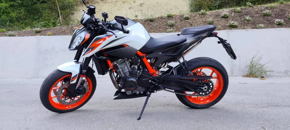 KTM 890 Duke R (2021)