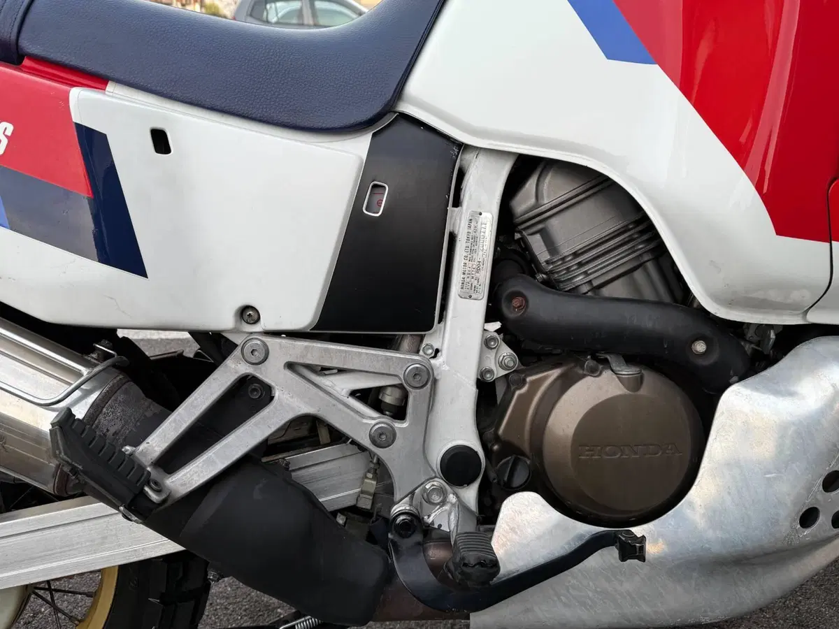 Honda Africa Twin XRV750 RD04 - 1990 (4)