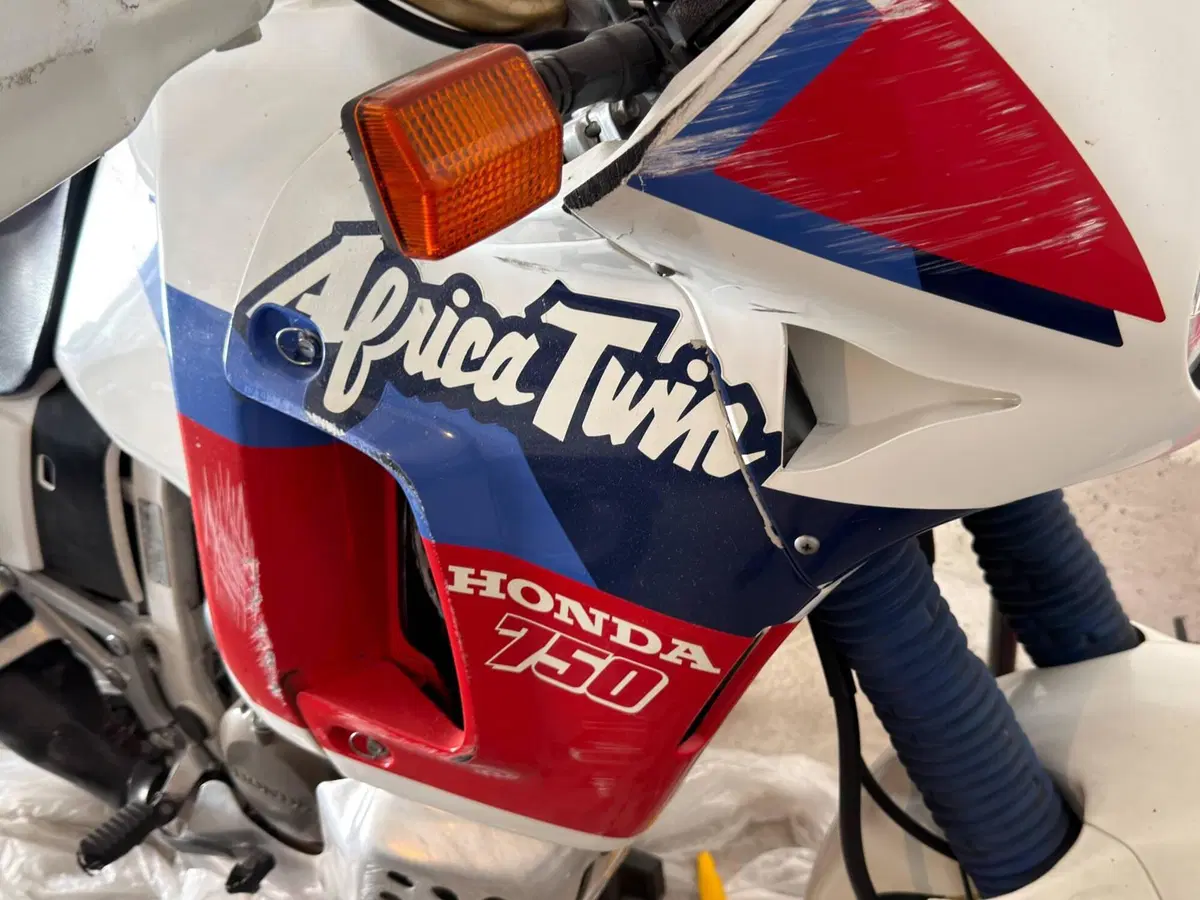 Honda Africa Twin XRV750 RD04 - 1990 (5)