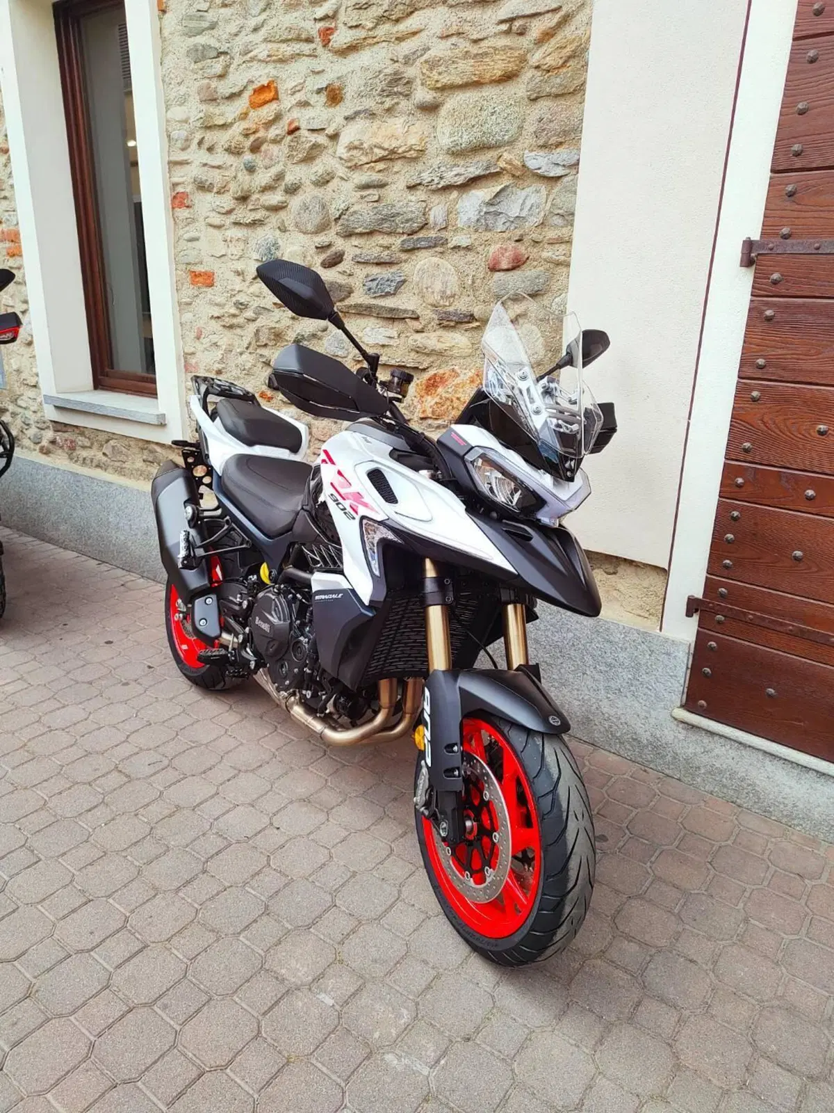 Benelli TRK 902 Stradale (2026) (4)
