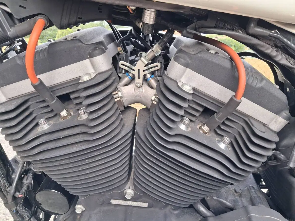 Harley-Davidson 883 R (2008 - 16) - XL 883R (10)