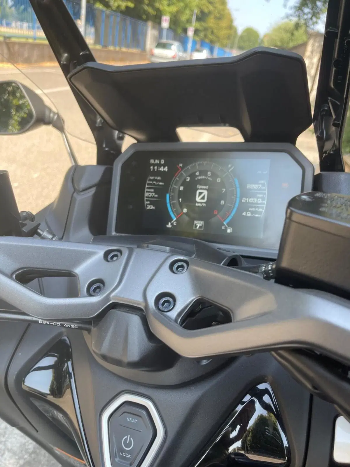 Yamaha T-Max 560 Tech Max (2025 - 26) (9)