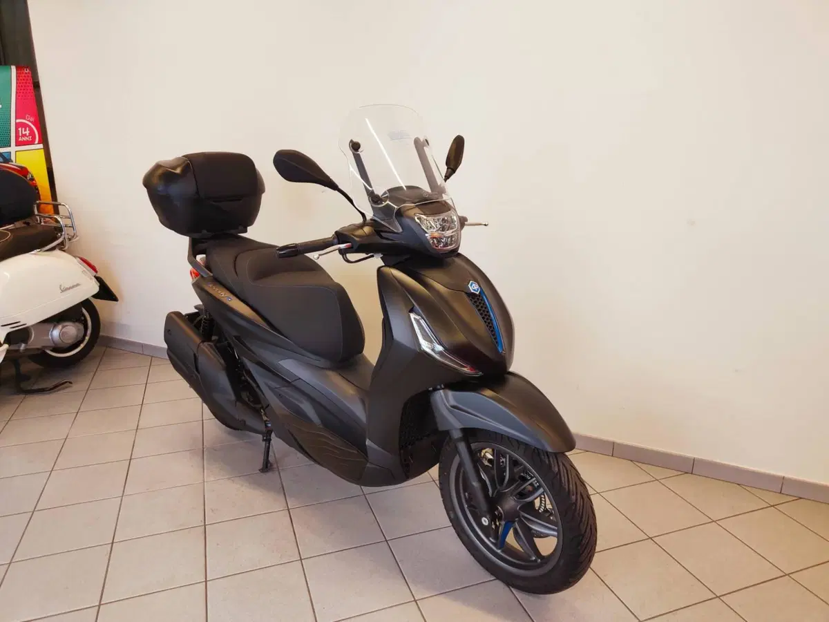 Piaggio Beverly 400 S (2025 - 26) (2)