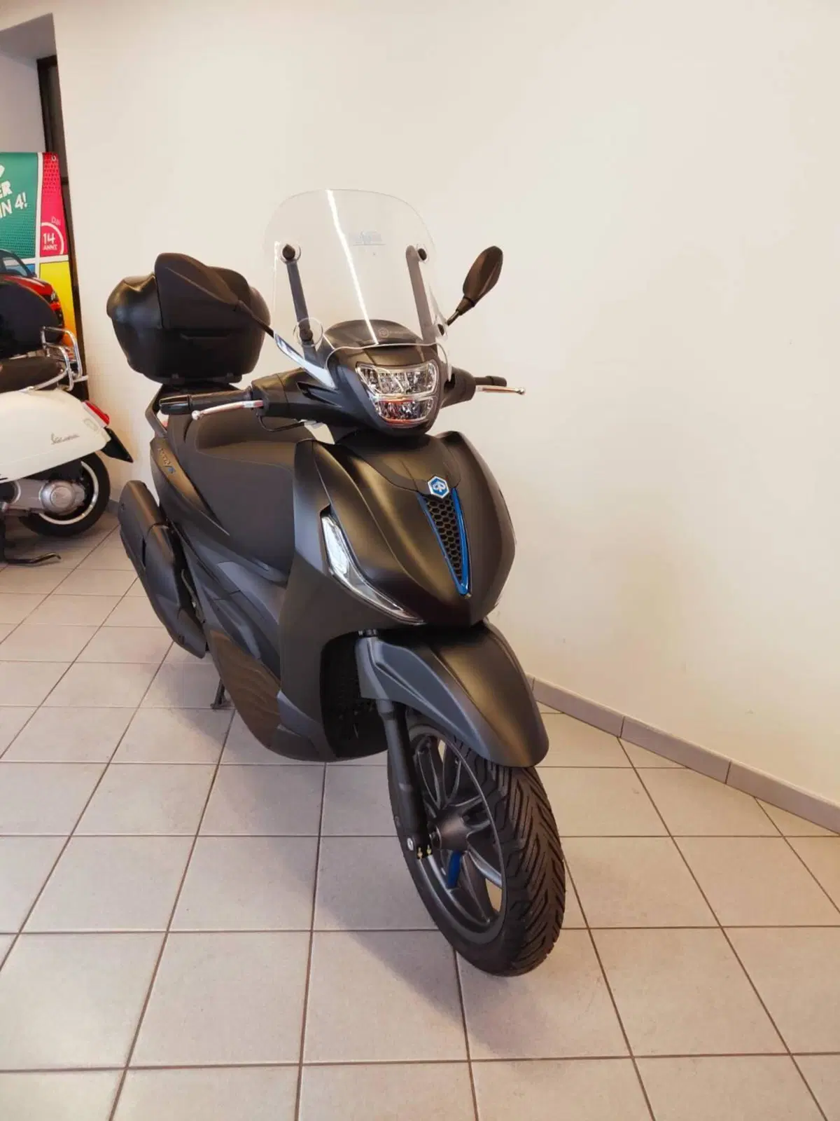 Piaggio Beverly 400 S (2025 - 26) (4)