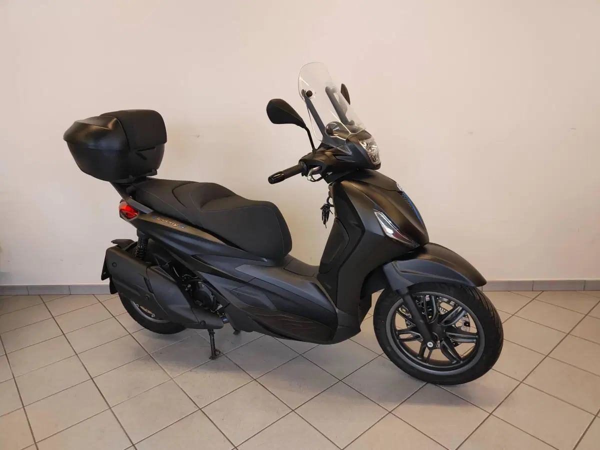 Piaggio Beverly 400 S (2025 - 26) (9)