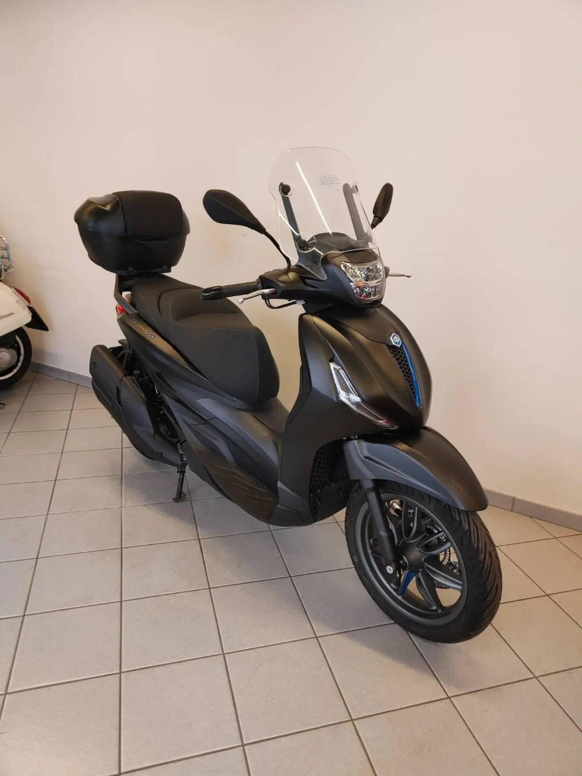 Piaggio Beverly 400 S (2025 - 26) (11)