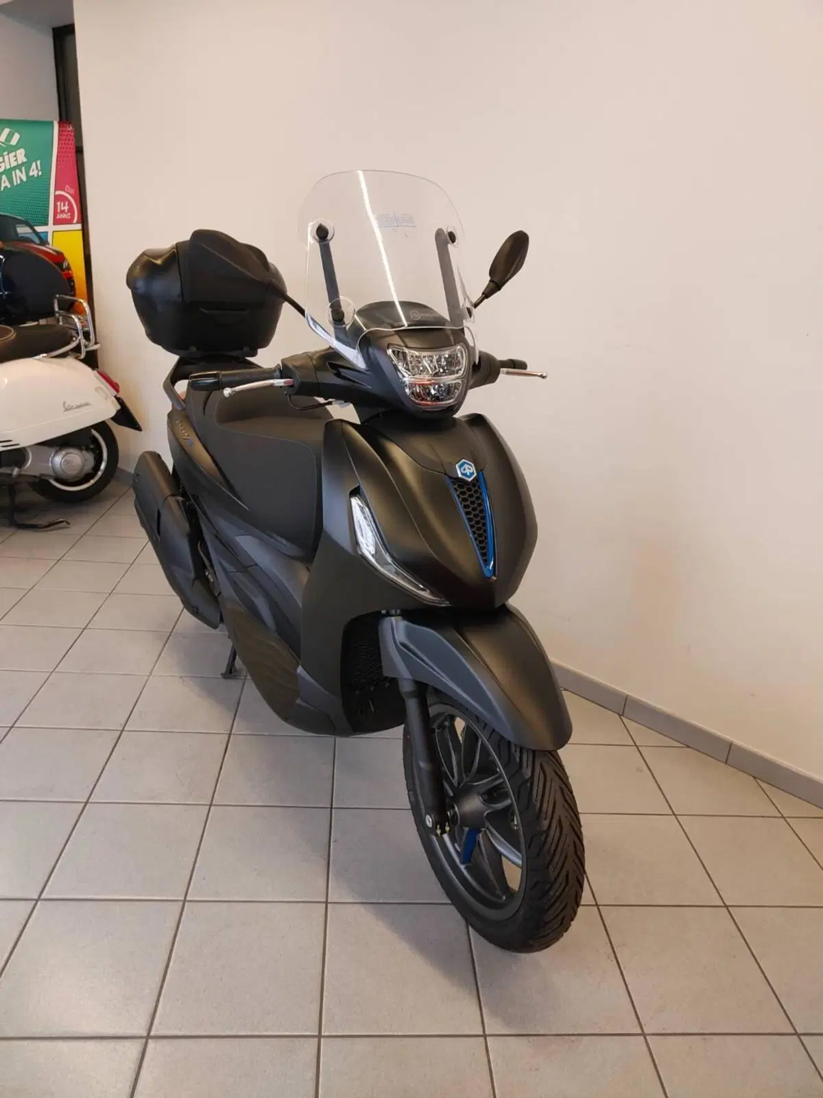 Piaggio Beverly 400 S (2025 - 26) (12)