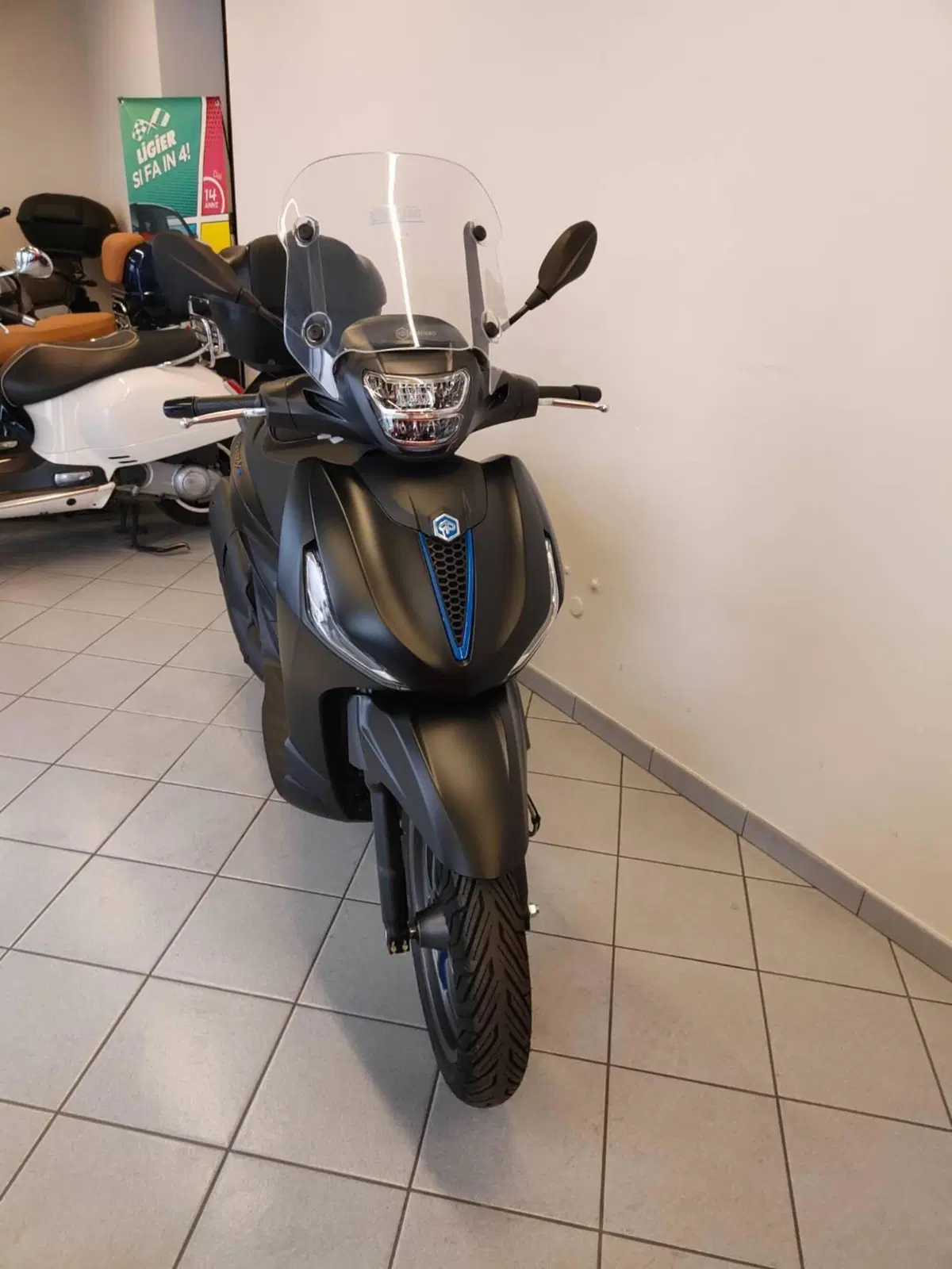 Piaggio Beverly 400 S (2025 - 26) (13)