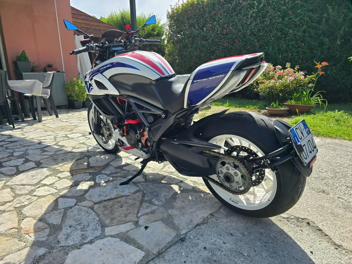 Ducati Diavel 1200 Carbon (2010 - 13) (9)