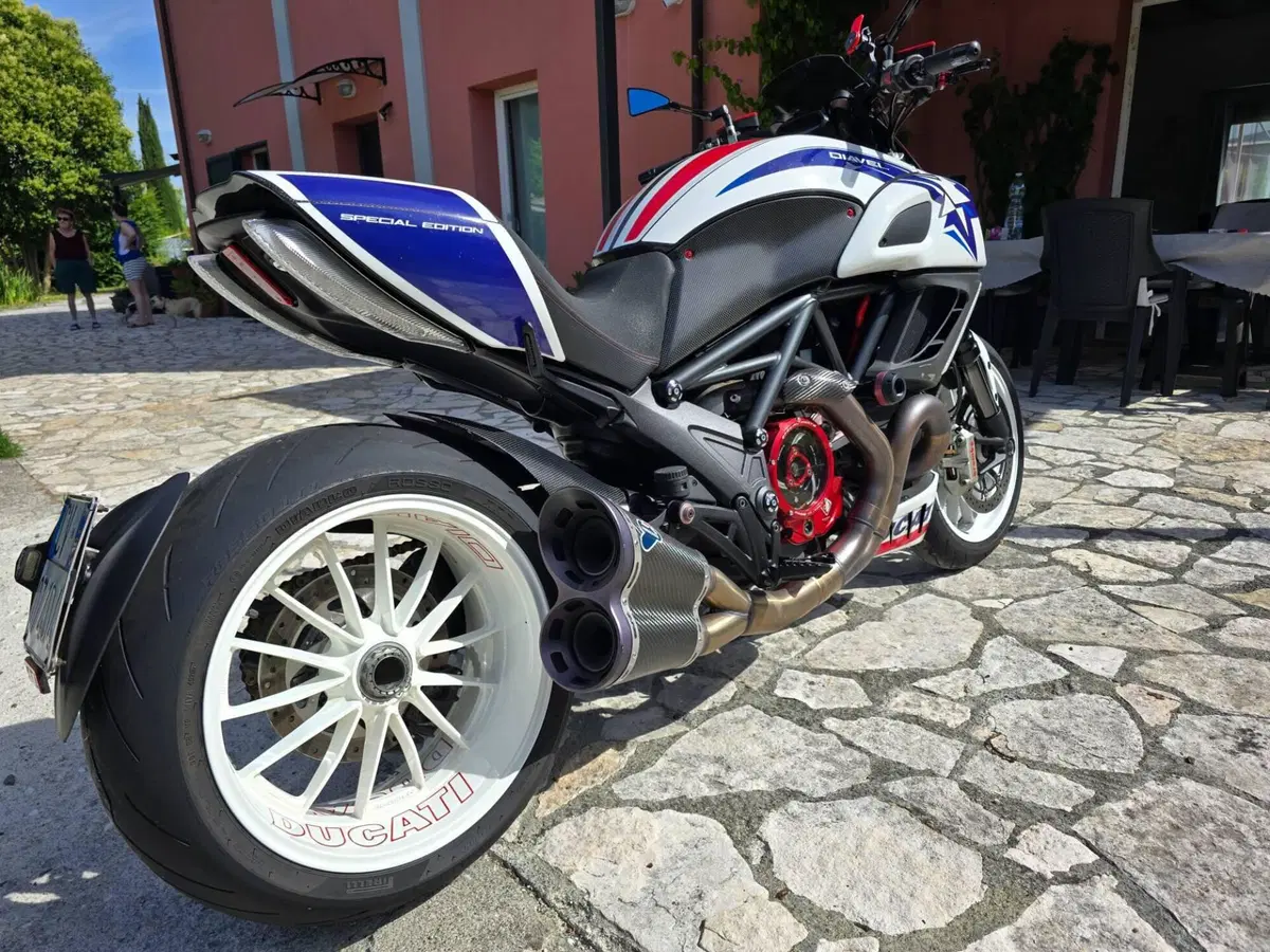 Ducati Diavel 1200 Carbon (2010 - 13) (6)