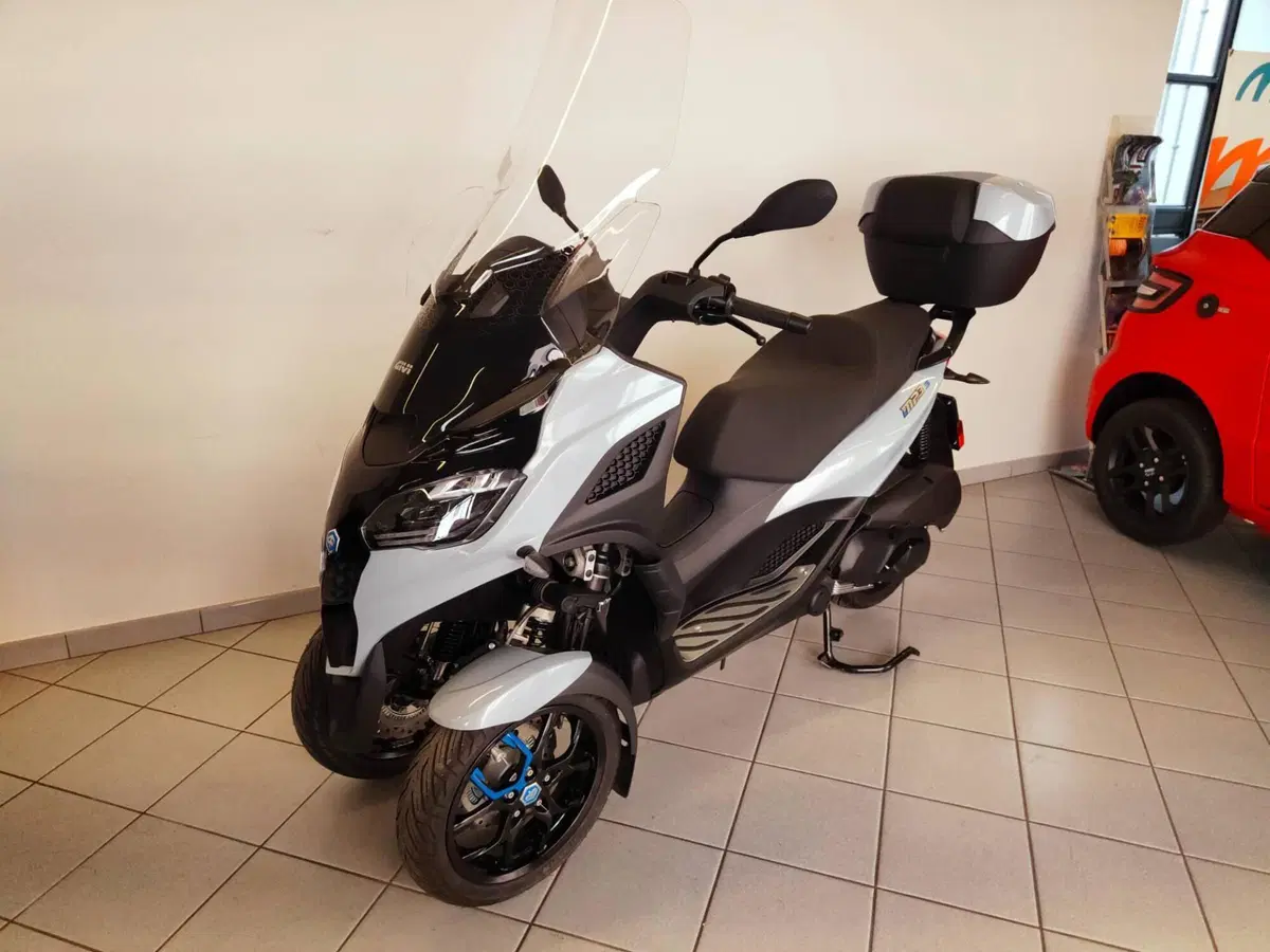 Piaggio MP3 310 Sport (2025 - 26) (4)
