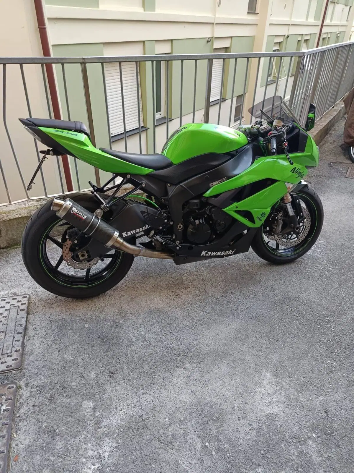 Kawasaki Ninja 600 ZX-6R (2009 - 16) (2)